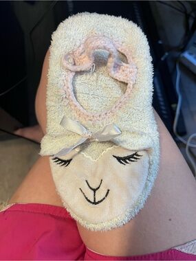 SINGLE - Lambie 2010 Bath and Body Works - Crochet Cozy Slipper Sock